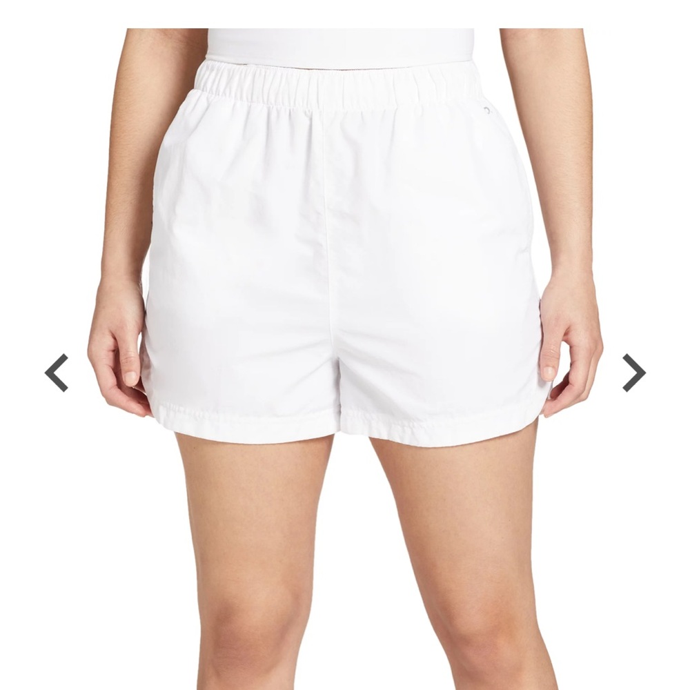 Women’s Small Notched Woven Shorts Pure White